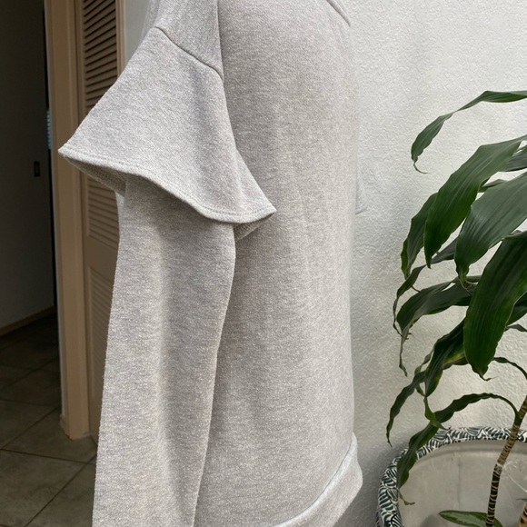 Sanctuary Ruffle Sweatshirt Metallic Silver Light Gray Pullover Women’s Size XS - Picture 7 of 14